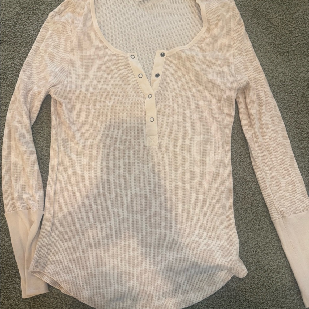 Women's Cream Leopard Print Henley Top by Splendid size Medium waffle knit